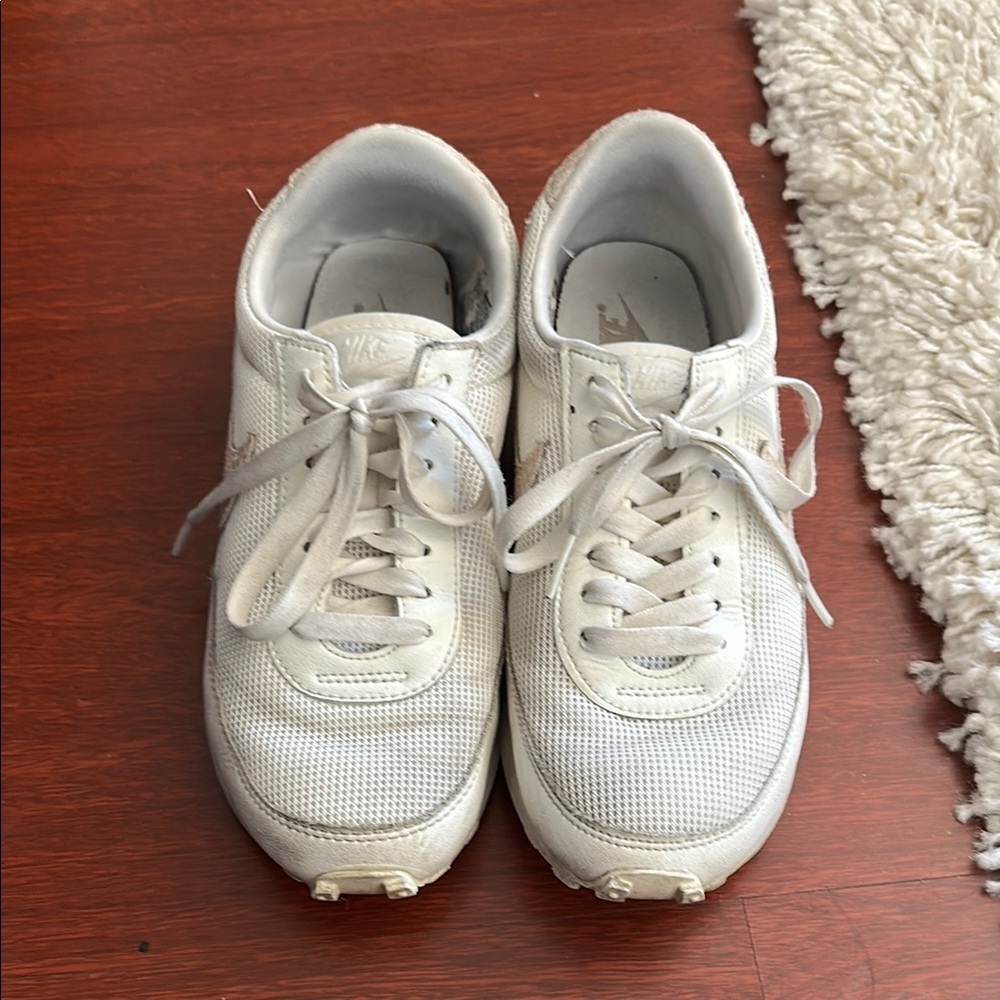 Women's White Nike Sneakers snake prints